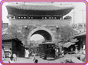 Black and white photo from 1904 of temple in Korea