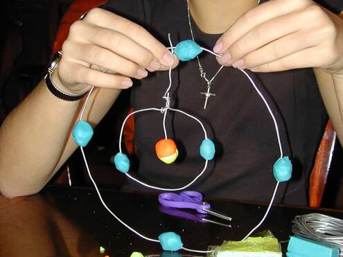 attaching the inner ring to the outer ring with the nucleus wire