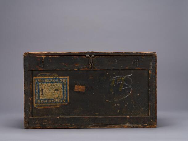 Front of a crate used during the American Museum Congo Expedition (1909-1915).