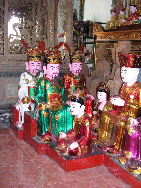 Vietnam: Sacred Statues
