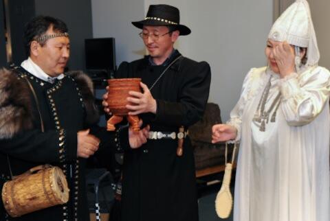 Delegation from Sakha Republic presents the Museum with a hand-carved goblet.