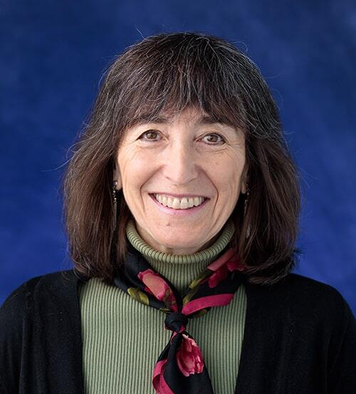 A portrait of observational cosmologist Wendy Freedman.