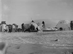 inuitboat-amnh023373_med.jpg