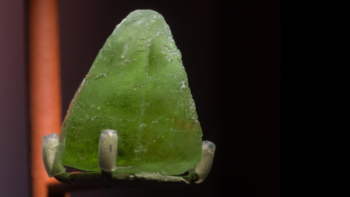 Olivine specimen in the meteorite's exhibition.