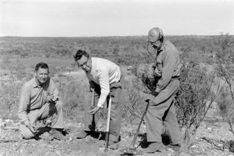  D.2.3.2.1. Geologist from AMNH looking for meteorites