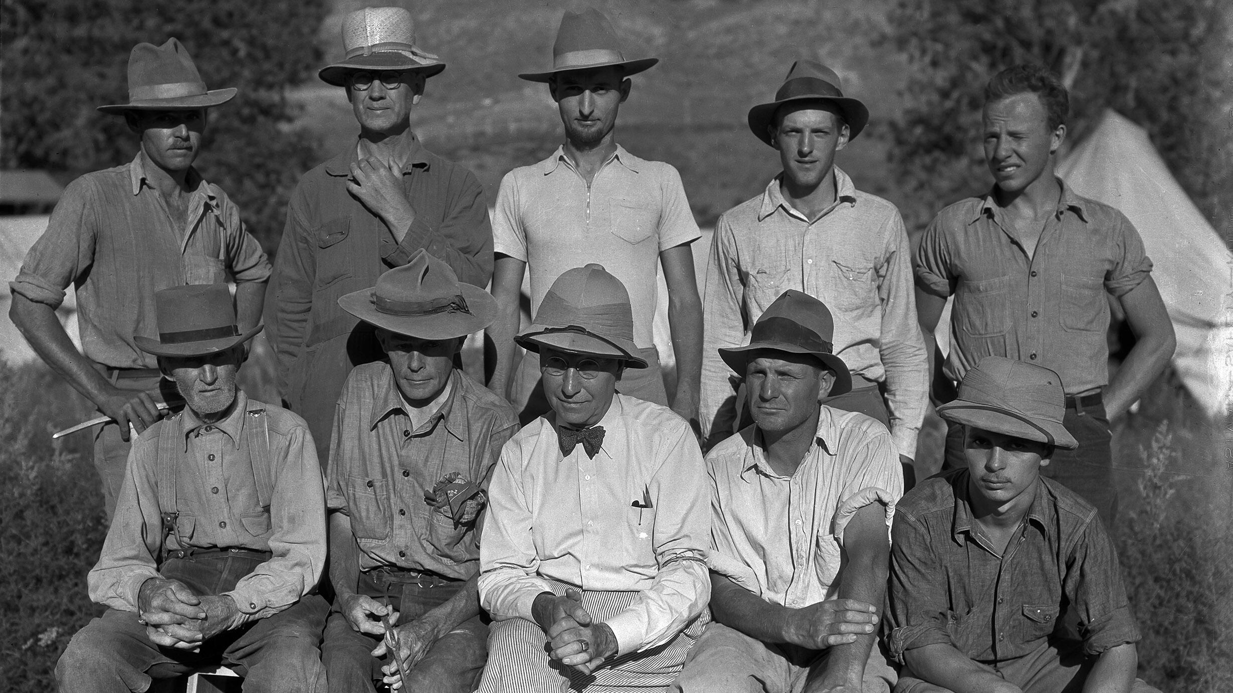 Group shot of Howe Quarry Expedition team members. 