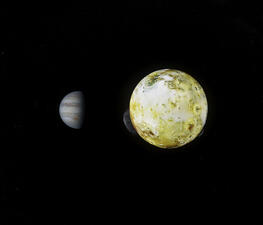 Visualización de la luna volcánica de Io con Júpiter visto atrás en la distancia.