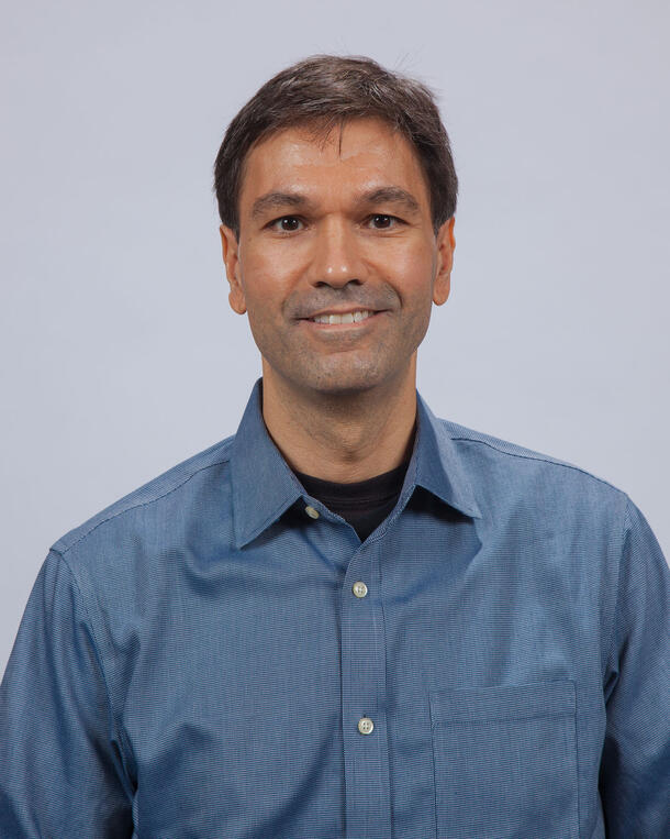 Headshot of Urban Advantage Postdoctoral Fellow Michael Chavez-Reilly, from torso up.