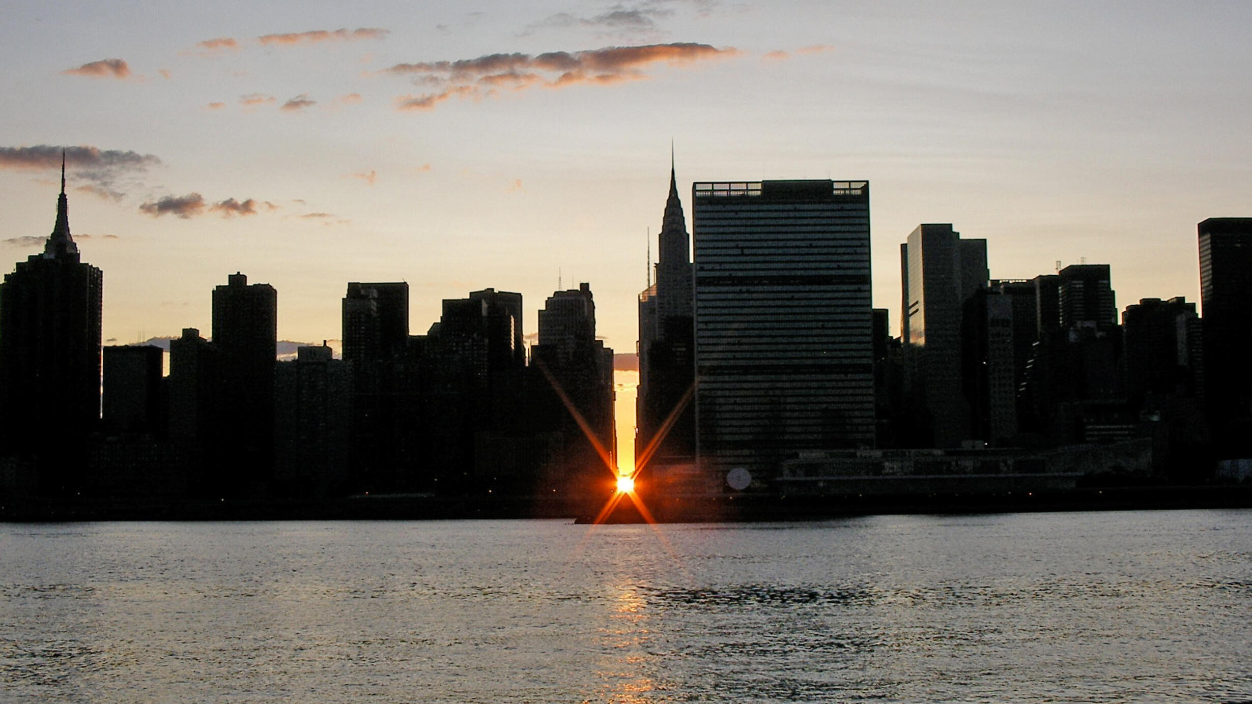 Manhattanhenge from Queens