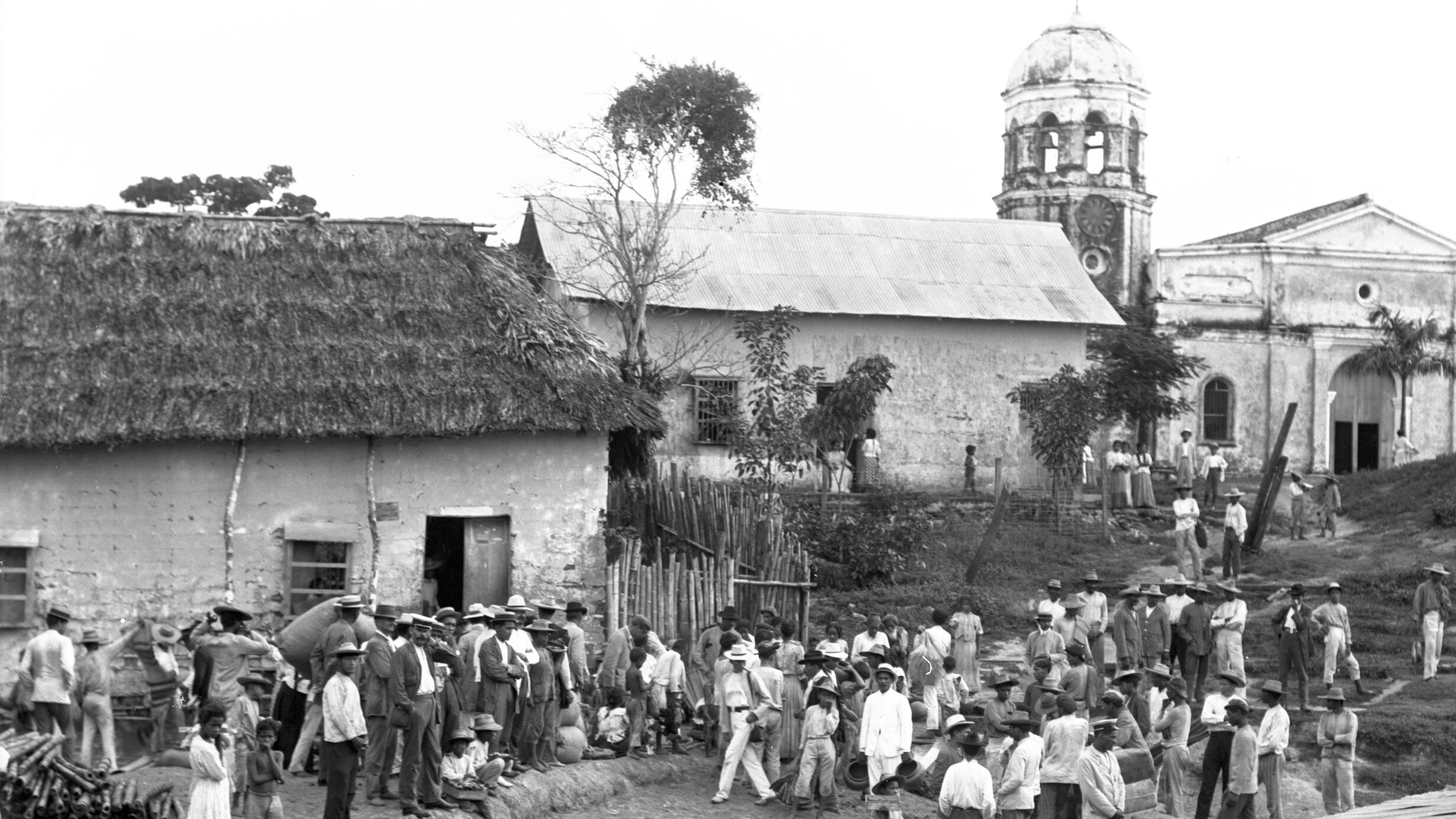 People gathered in El Banco, Colombia, near buildings.