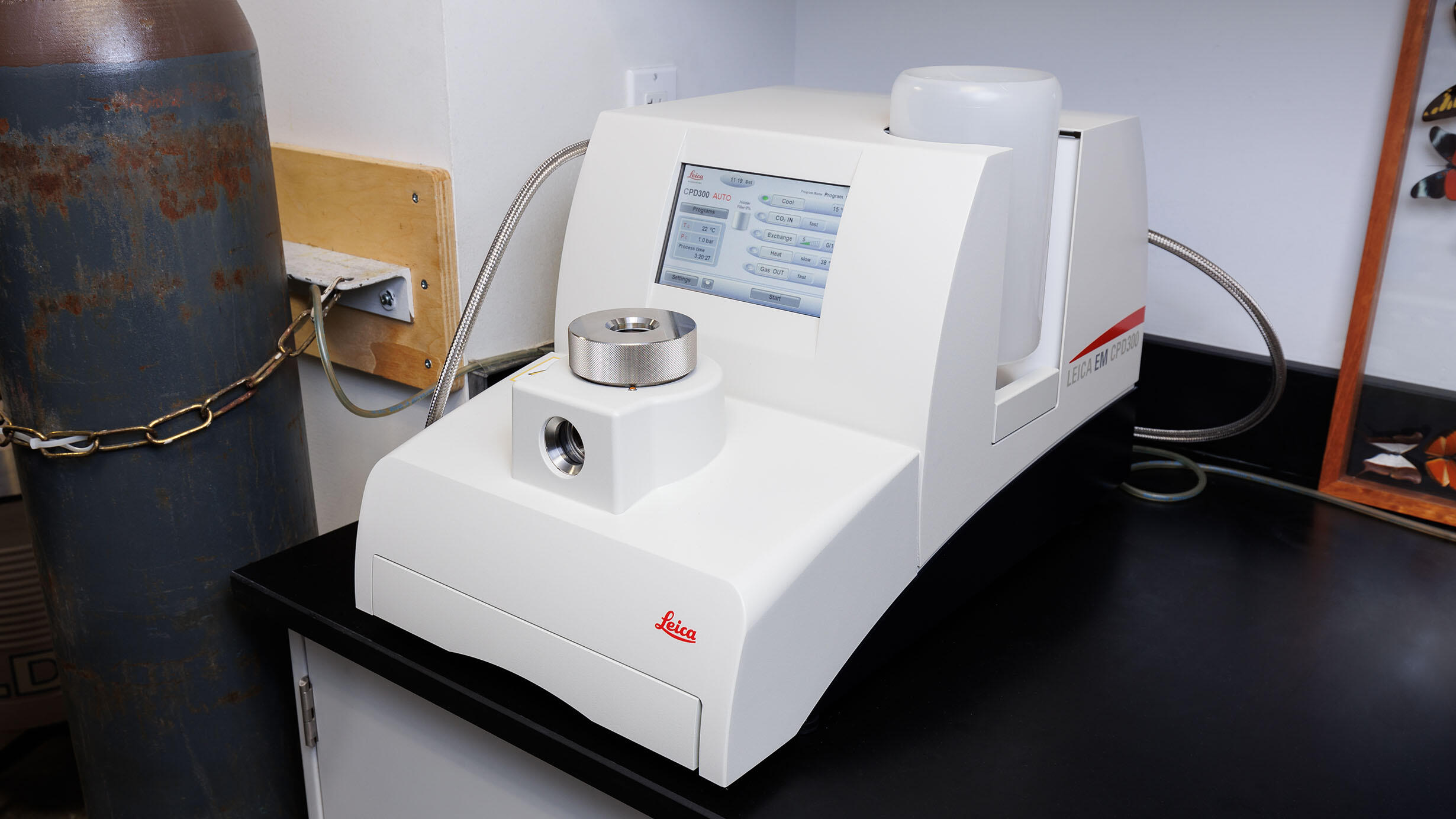 Leica EM CPD 300 instrument sits on a lab table in the Musuem's Microscopy and Imaging Facility.
