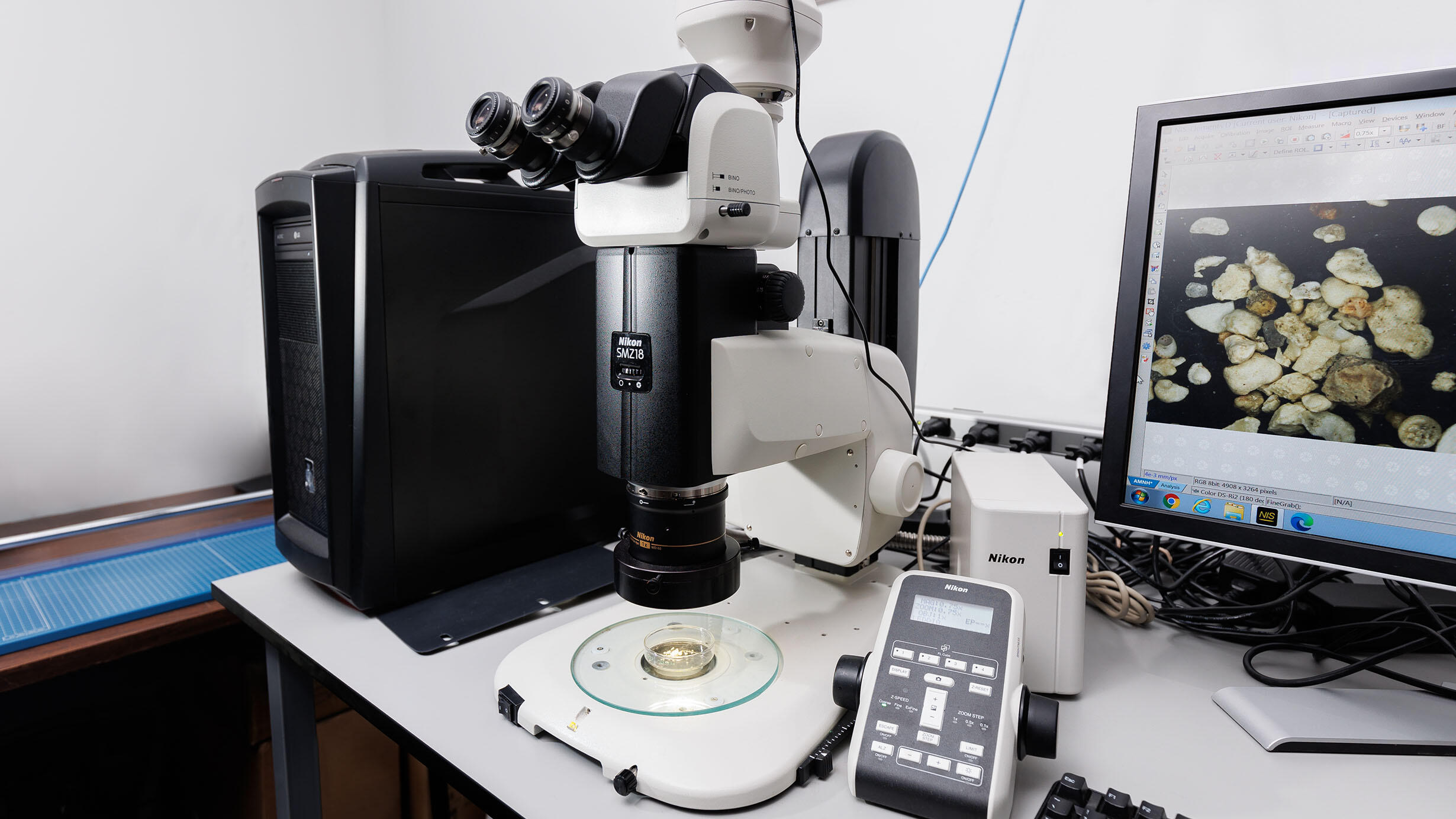 Nikon SMZ 18 microscope sits on a lab table in the Musuem's Microscopy and Imaging Facility.