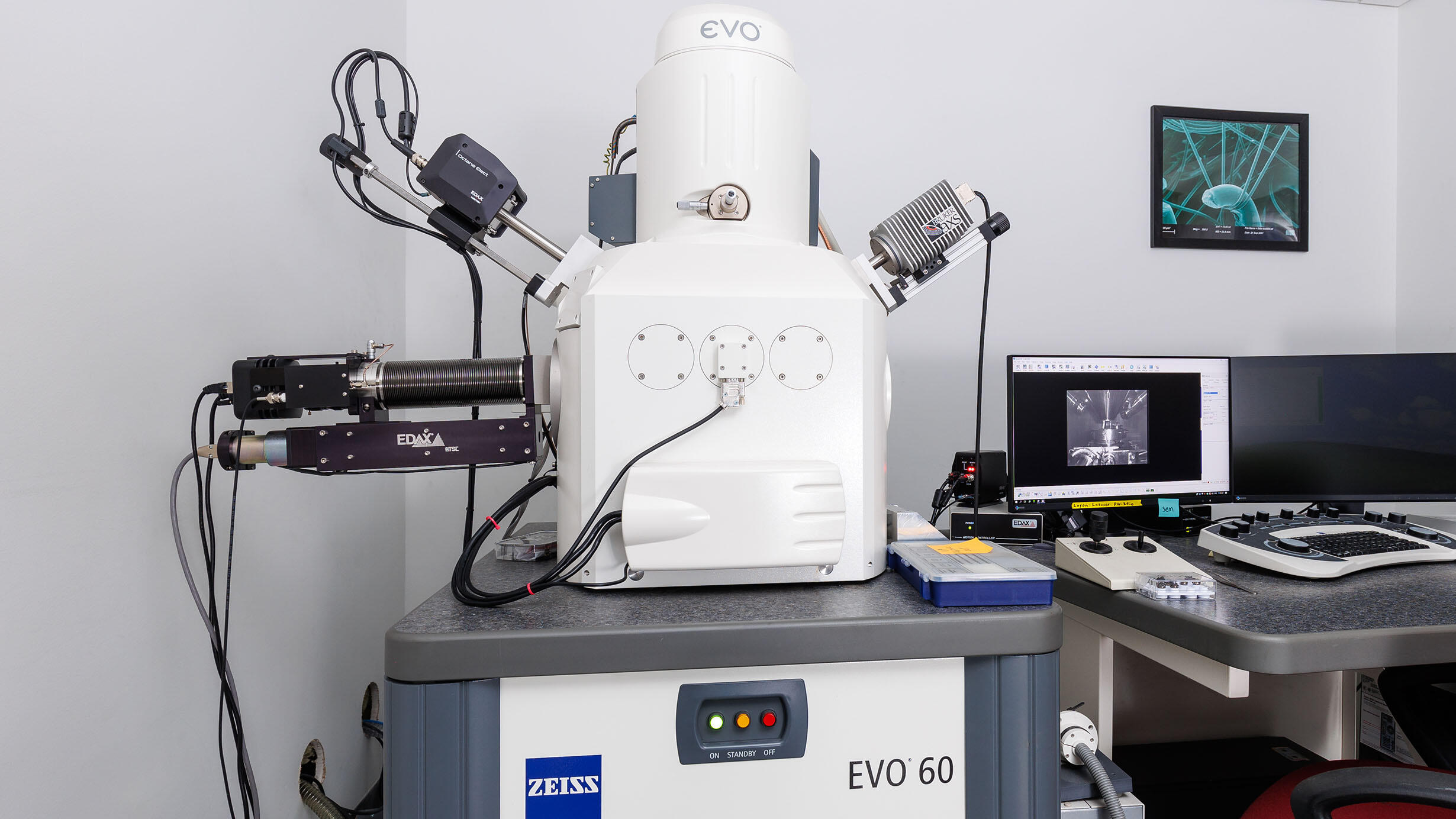 Zeiss EVO 60 instrument next to a computer screen that displays the image being scanned.