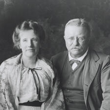 Portrait of an older Theodore and Edith Roosevelt, side-by-side.