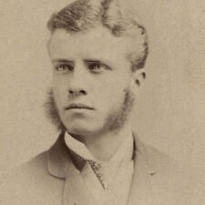 Headshot of a young Theodore Roosevelt.
